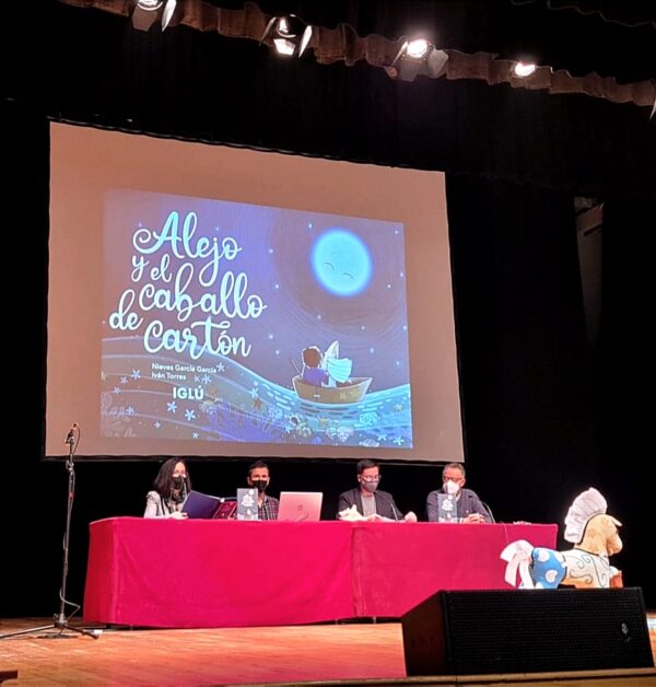 Resumen en imágenes: presentación «Alejo y el caballo de cartón» en Teatro Wagner